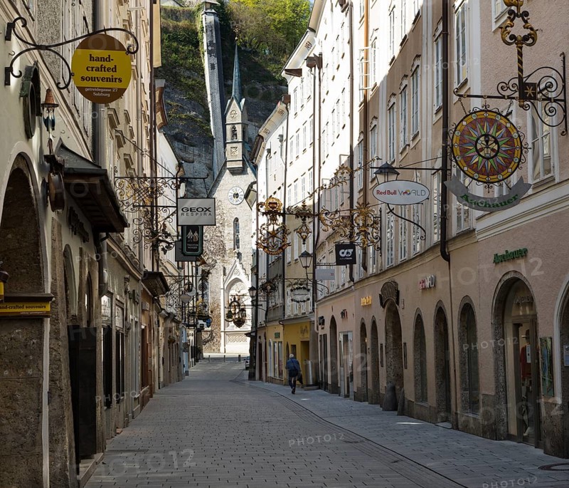 Vacant places due to the coronavirus pandemic, Getreidegasse with Buergerspitalskirche