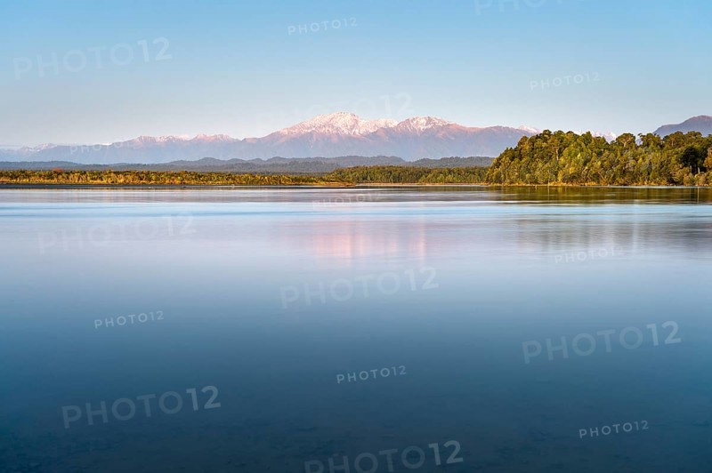 Lagoon of Quinlin Creek, in the back New Zealand Alps