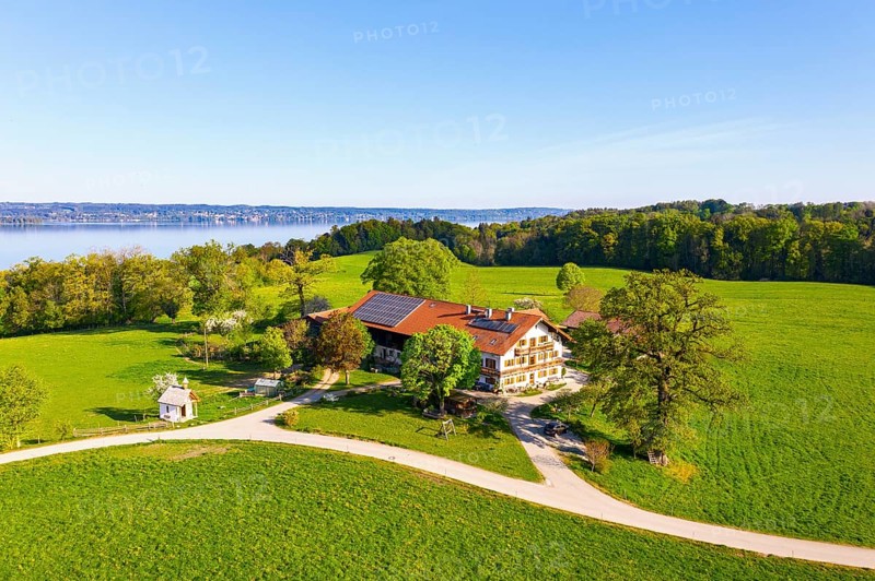 Luigenkam hamlet on Lake Starnberg, near Muensing