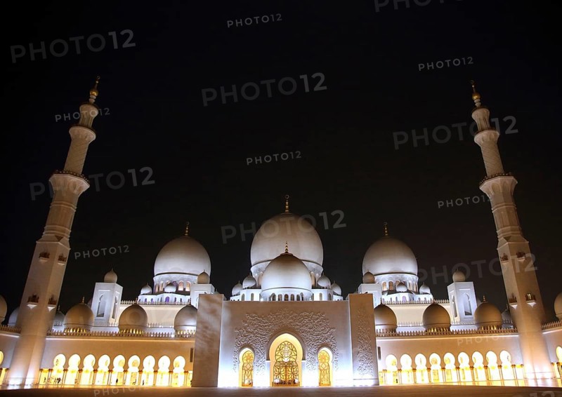 Illuminated Sheikh Zayid Mosque, night scene