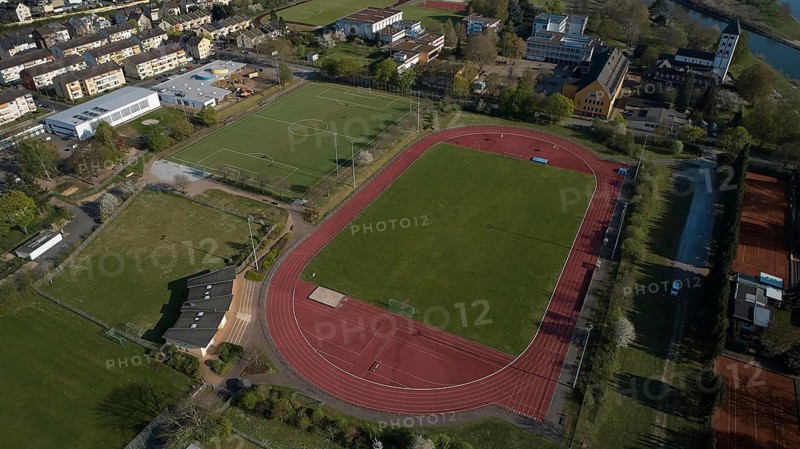 The sports fields around the Rhein-Lahn Stadium are deserted despite the summer weather. Due to the corona crisis, all sports facilities are currently closed: Lahnstein