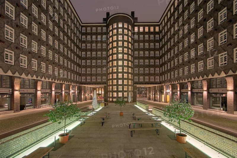 Sprinkenhof illuminated