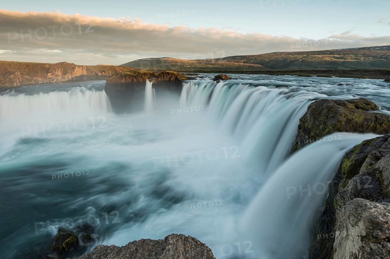 Falling water masses