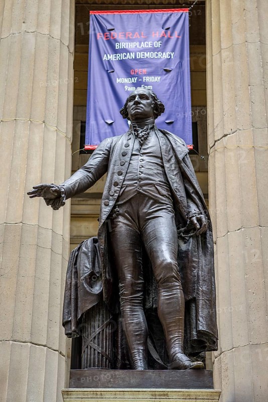 George Washington Memorial in front of the Federal Hall in Wall Street