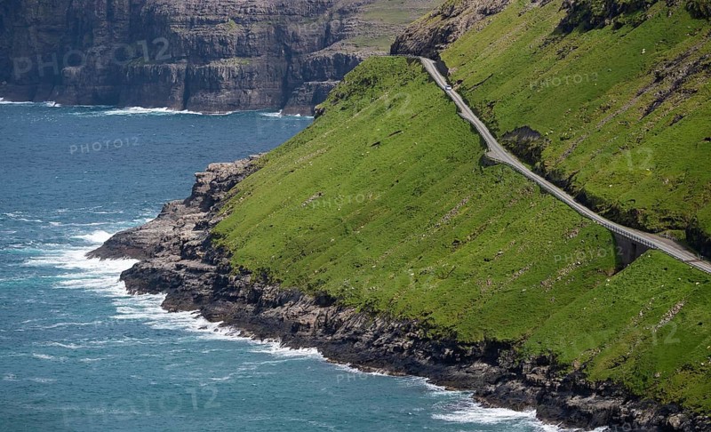 Coastal road to Tjoernuvik or Tjornuvik