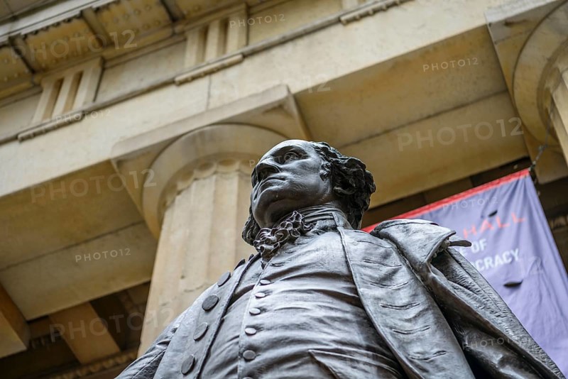 George Washington Memorial in front of the Federal Hall in Wall Street