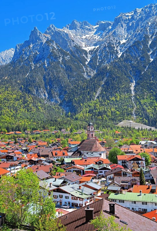 View of the town in front of the Karwendel Mountains with Viererspitze