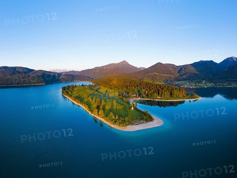 Walchensee with peninsula dwarfs in the morning light