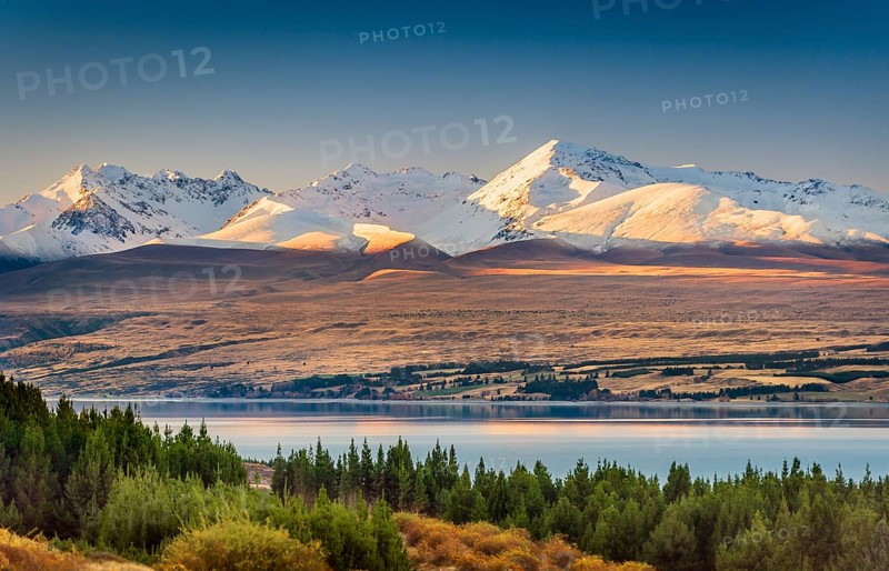 Lake Pukaki in front of snowy mountain range