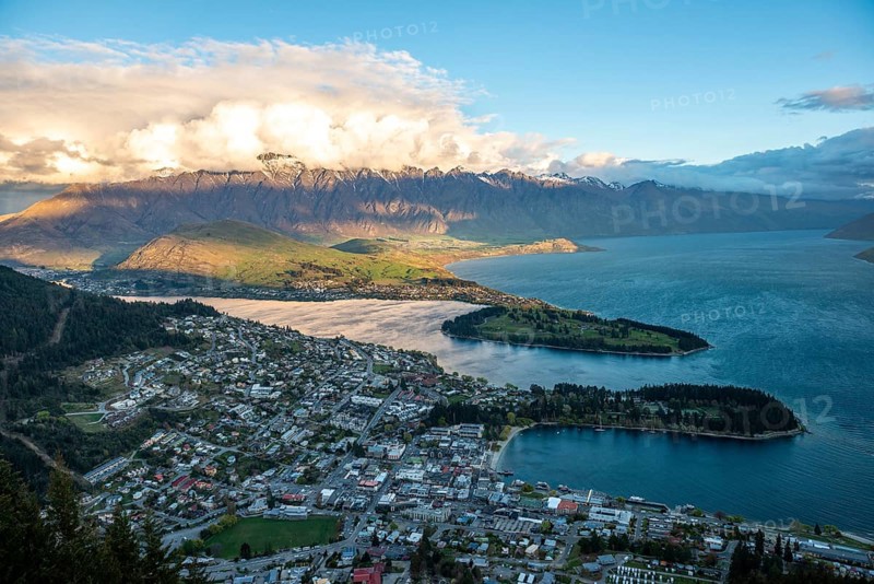 View of Lake Wakatipu and Queenstown