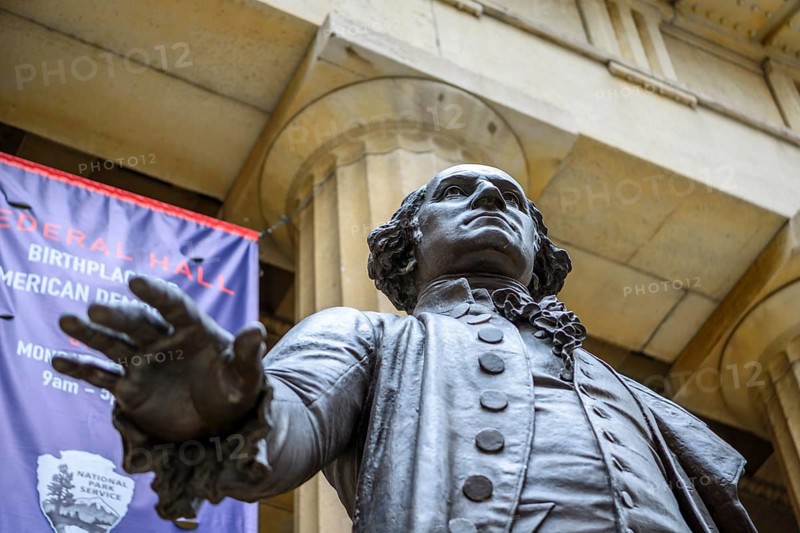 George Washington Memorial in front of the Federal Hall in Wall Street