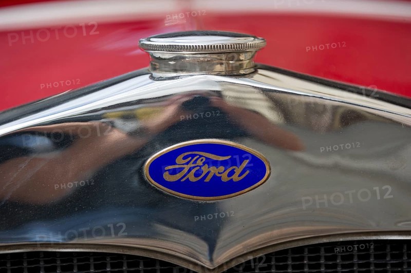 Company logo on oldtimer Ford model A