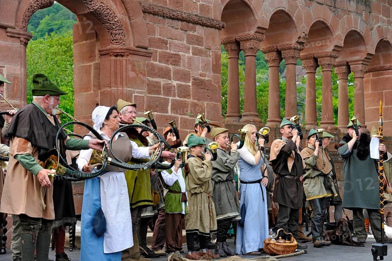 Hunter with hunting horns in the play The Imperial Diet of 1180