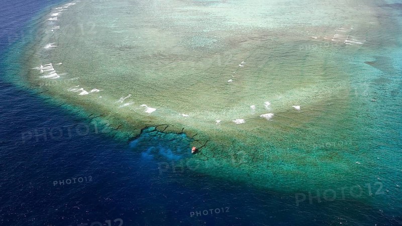 Bird's eye view of the outer reef