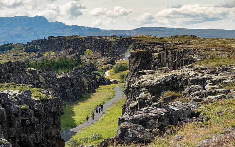 Rift valley or rift zone