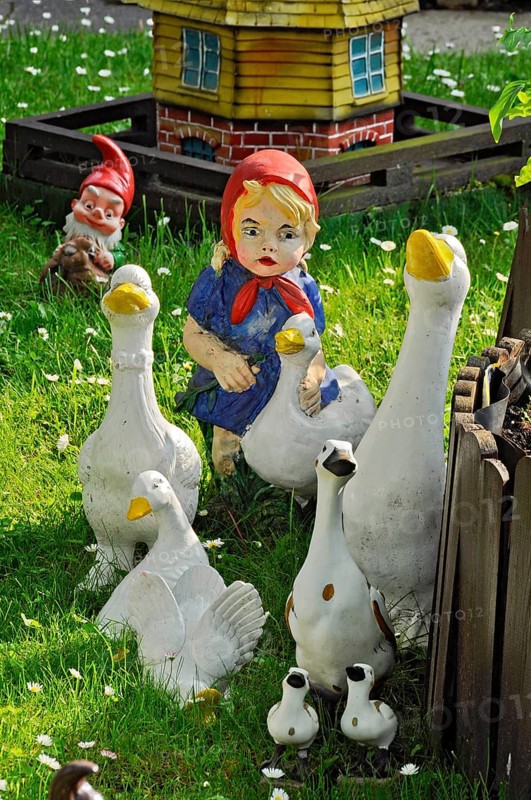 Garden gnomes from the fairy tale the goose maid with geese