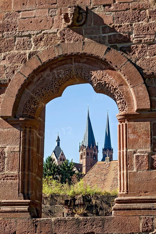 Three-pass arch and Barbarossa's head