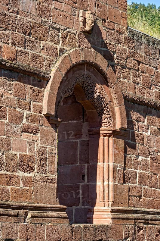 Three-pass arch and Barbarossa's head
