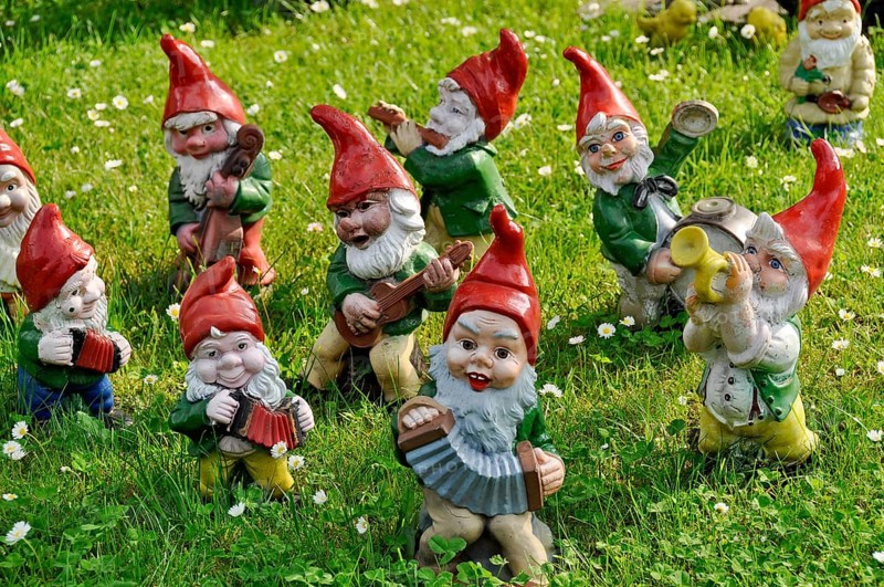 Garden gnomes as musicians in music band