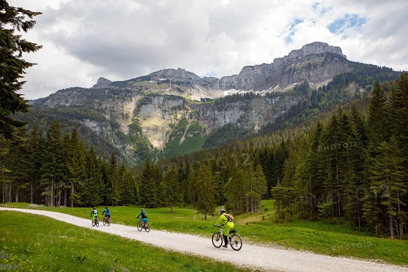 Mountain bikers at the Blaa Alm