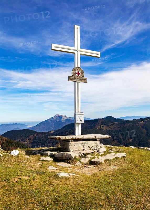 Summit cross on the Loibersbacher Hoehe