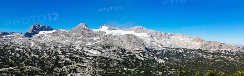Panoramic view from the Krippenstein to the Hoher Dachstein