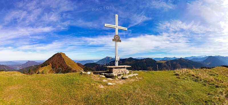 Summit cross on the Loibersbacher Hoehe