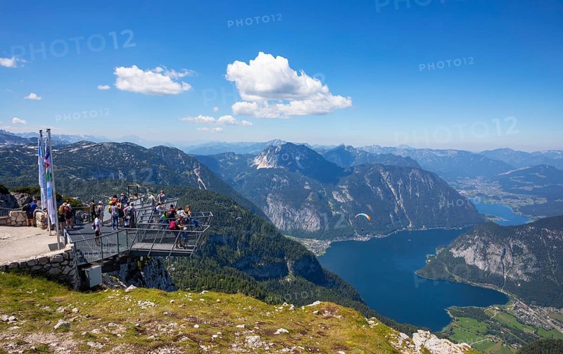 View from the Five Finger viewpoint to Lake Hallstatt