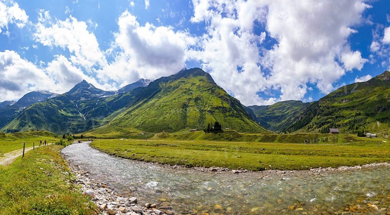 Hiking trail along the Nassfeld Ache