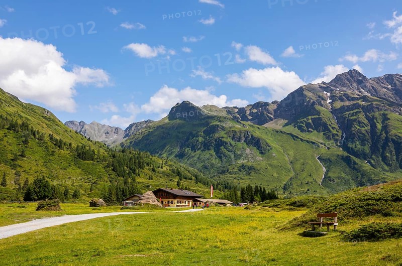 Hiking in front of the Nassfeldalm