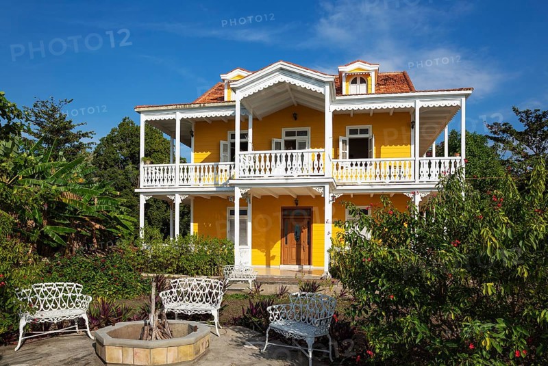 Well preserved colonial building that offers rooms for rent