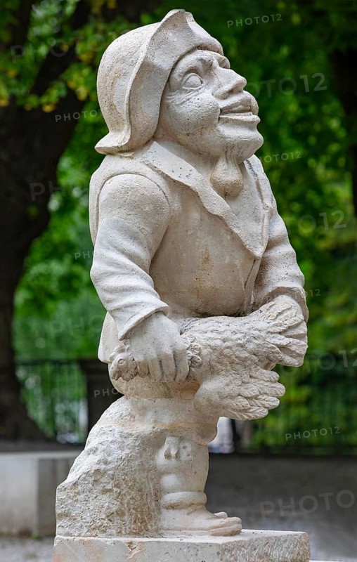 Dwarf with chicken