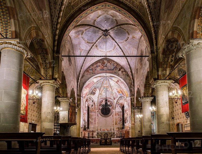 Nave and choir with scenes from the life of Mary