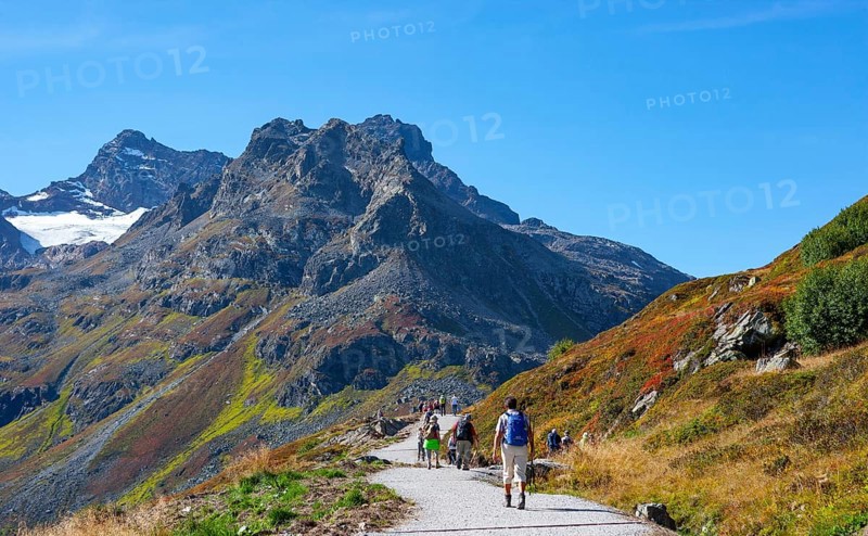Hiking trail around the Silvretta reservoir