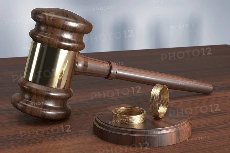 Judge's hammer with two wedding rings