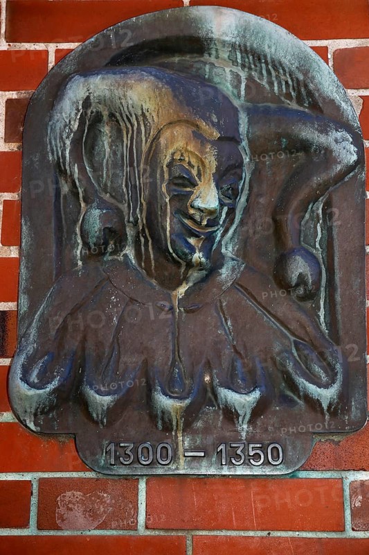 Metal sign by Till Eulenspiegel on a house in the old town of Moelln