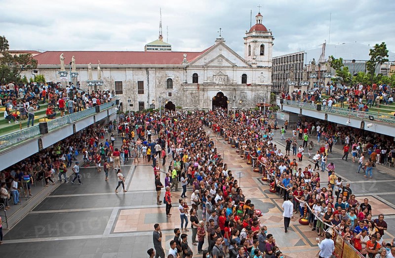 Crowd with pilgrims in Basilica