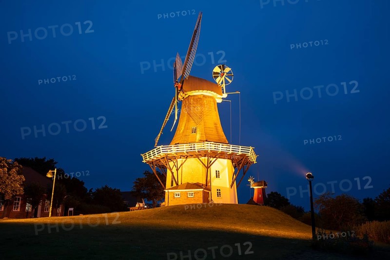 Illuminated Greetsiel twin mills
