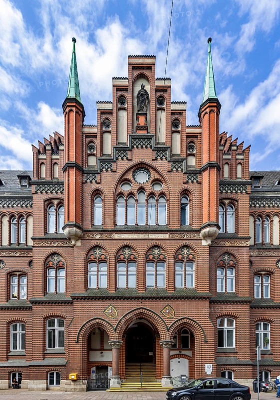 Former court building