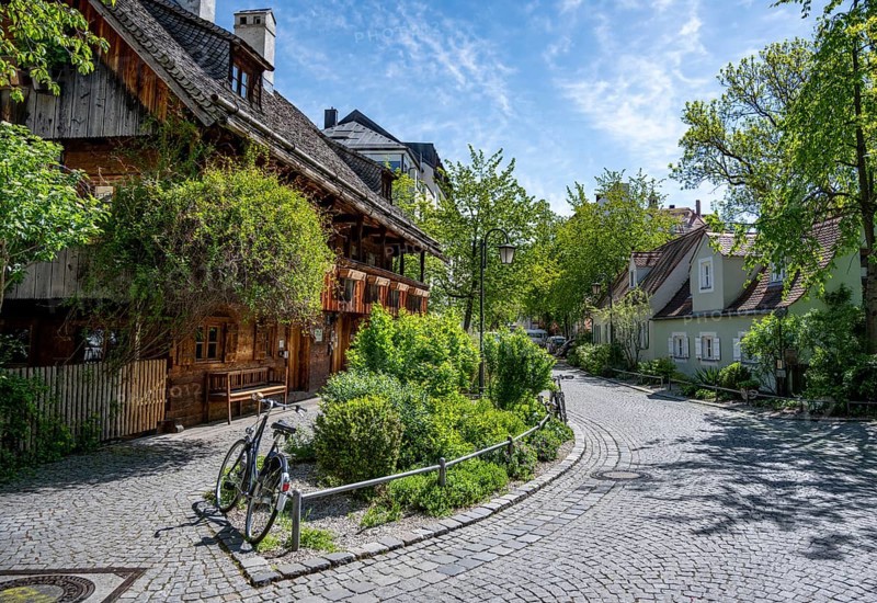 Kriechbaumhof and historic hostel buildings