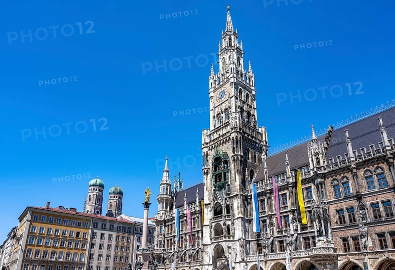 New town hall with Marian column and steeples of the Church of Our Lady