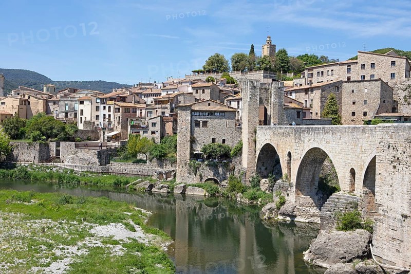 City view Besalu at the Rio Fluvia