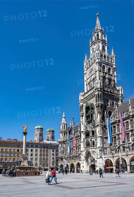 New town hall with Marian column and steeples of the Church of Our Lady