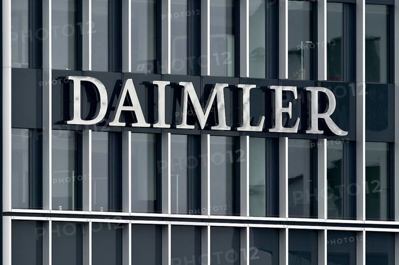 Lettering Daimler