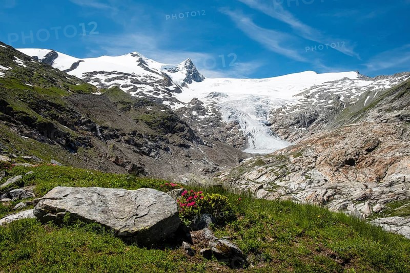 Mountain landscape with glacier Schlatenkees