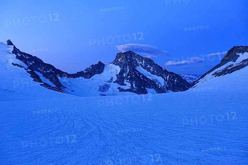 Morning atmosphere on the Studergletscher