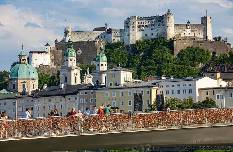 Lovely castles on the Makartsteg above the Salzach