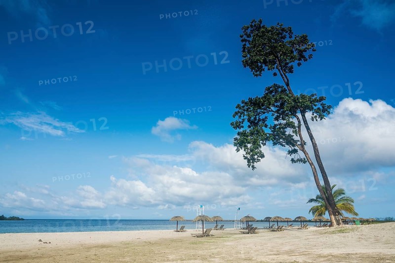 White sand beach before Horacio island