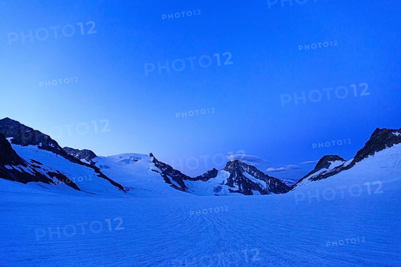 Morning atmosphere on the Studergletscher