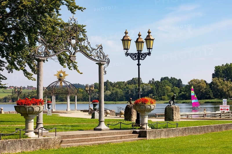 Pavilion on the beach promenade at Waginger See